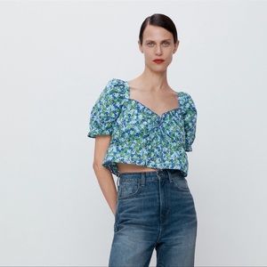 ZARA Printed Blouse with zipper on the back in size L | NWT